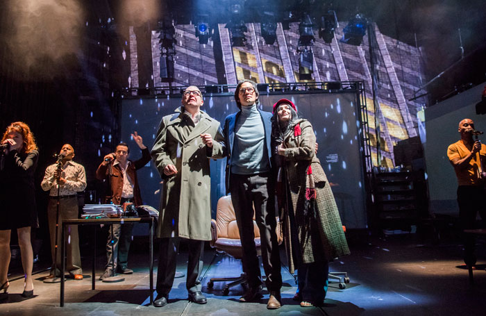 kid-stays-in-the-picture-royal-court-4291