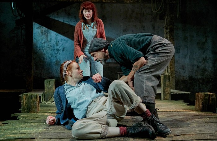 orca-at-southwark-playhouse-rona-morrison-maggie-carla-langley-fan-and-simon-gregor-joshua1-700x455
