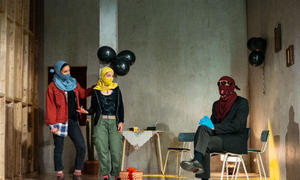 c2aehelenmurray-b-by-guillermo-calderc2a6n-directed-by-sam-pritchard-royal-court-261-1000x600