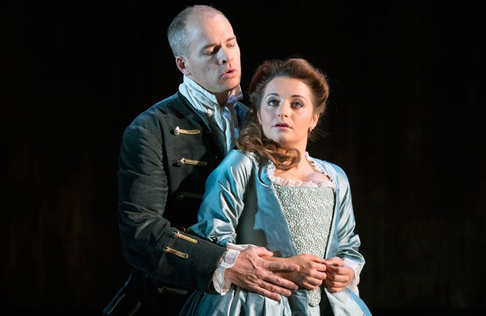 eto-giulio-cesare-pi-aw17-l-r-christopher-ainslie-giulio-cesare-soraya-mafi-cleopatra-credit-richard-hubert-smith-2-700x455