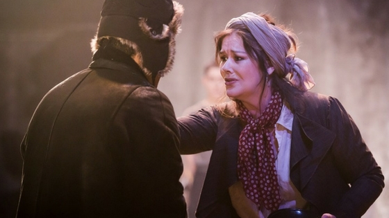first-look-mother-courage-at-southwark-playhouse