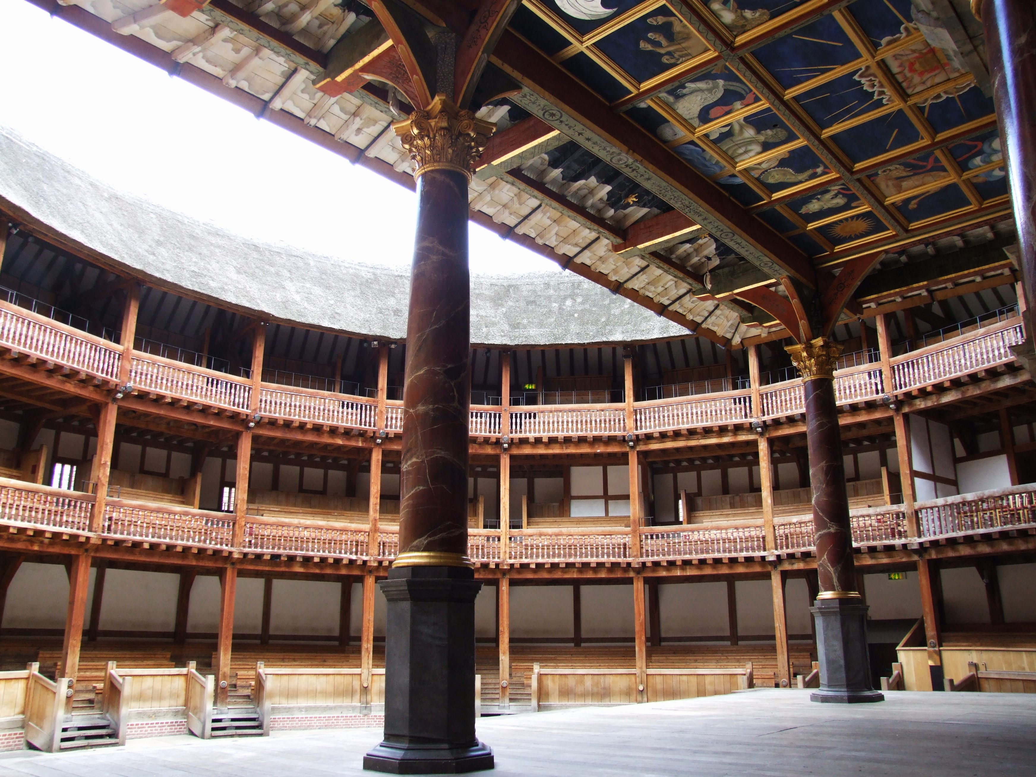 globe_theatre_innenraum
